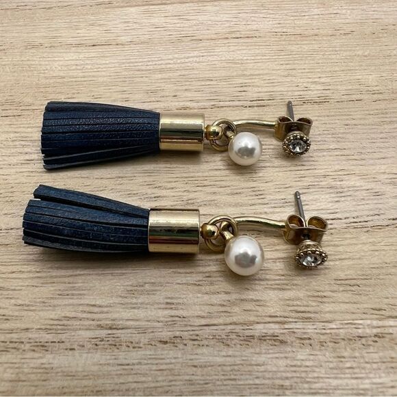 Navy blue tassel fringe faux pearl crystal post earrings with gold tone backing - Picture 5 of 7